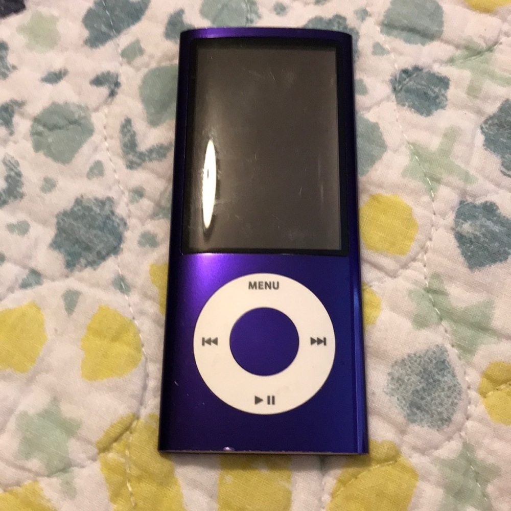 iPod - Picture 2 of 5